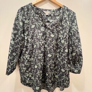✅ 5/$25 Christopher & Banks XL 3/4 Sleeve Blouse loose top flower vine green GUC